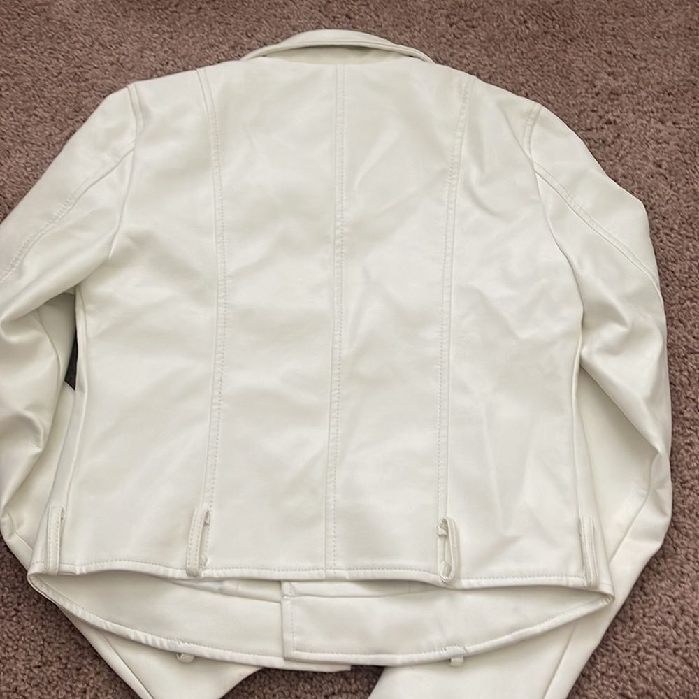 Details basic outerwear - Picture 3 of 3